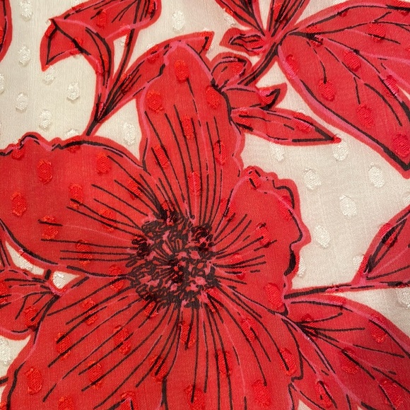 NWOT Isaac Mizrahi top, polyester, red floral on white Swiss, 12 - Picture 5 of 10